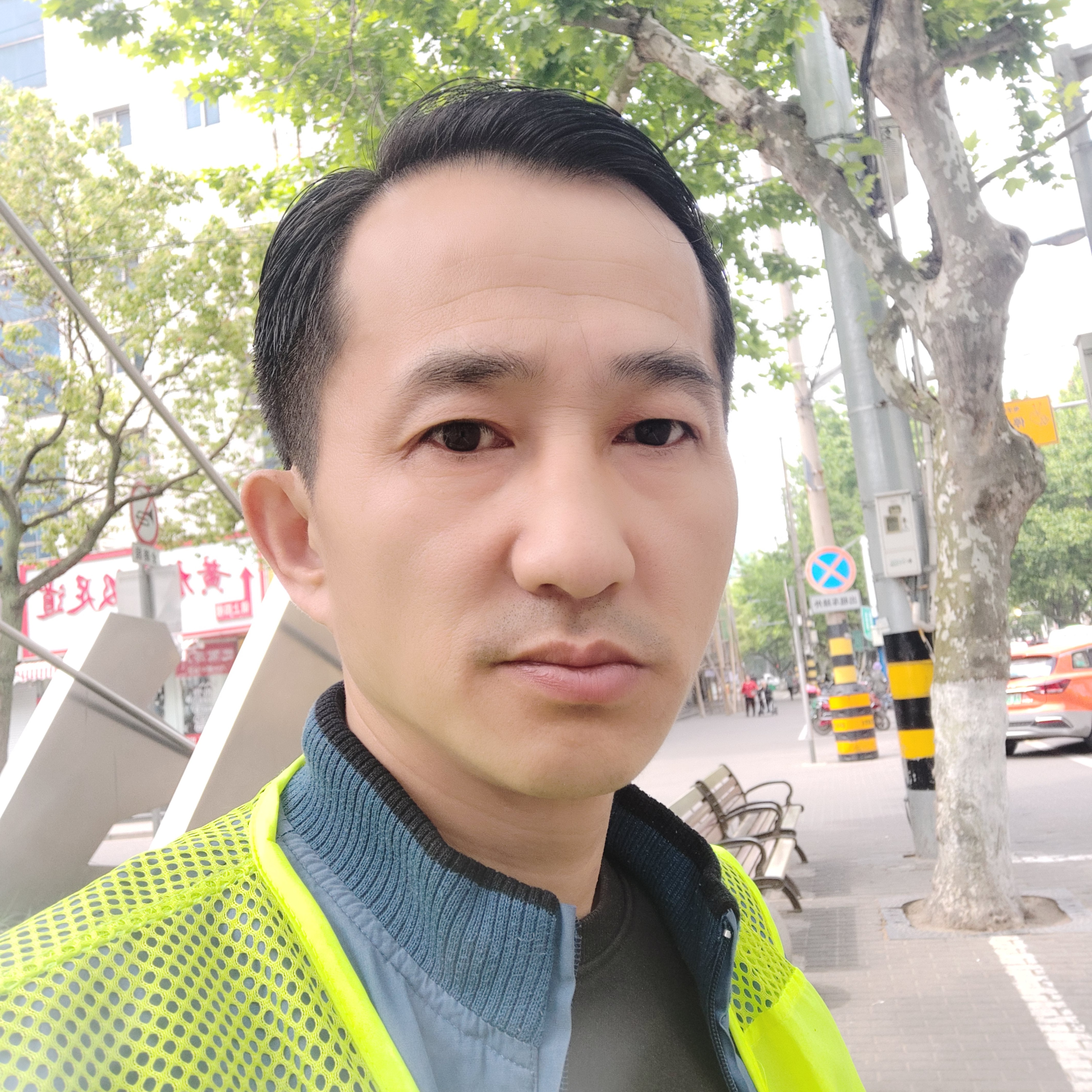 大白的背后的照片