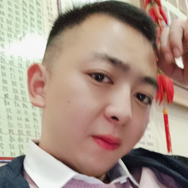 红色 外套的照片