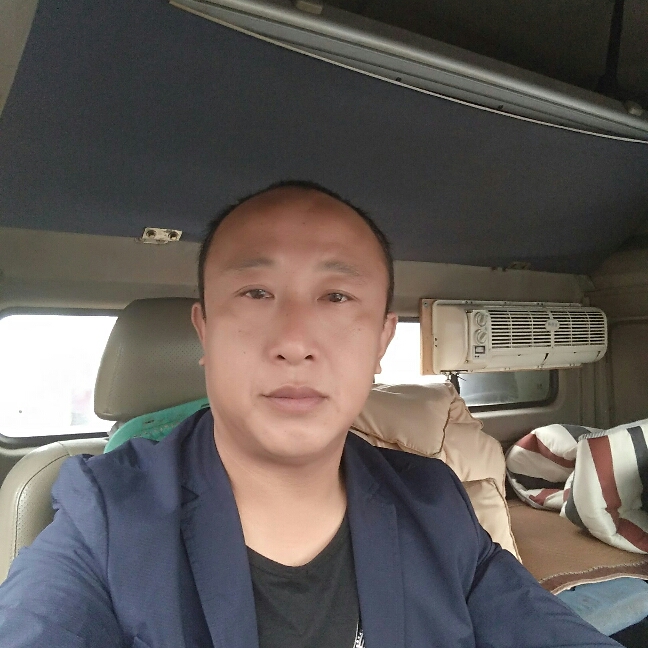 落寂和超短裙的照片