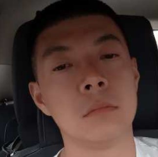 闪闪等待小蜜蜂的照片