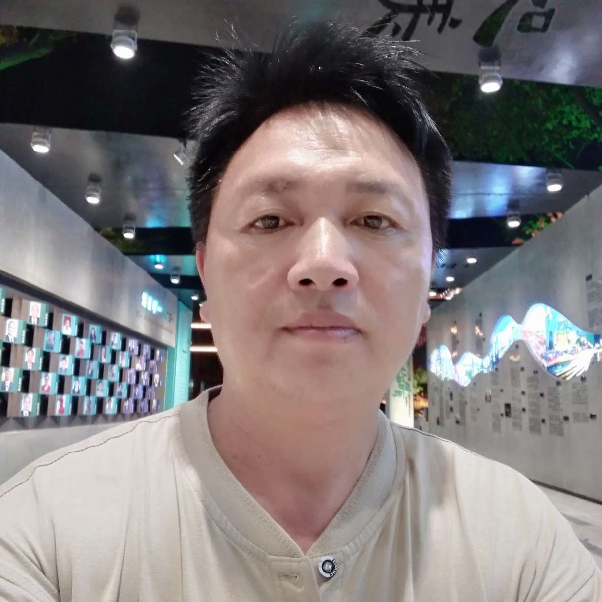 外套迎无辜的照片