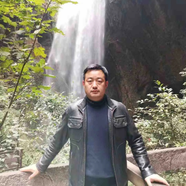 暴走的大叔的照片