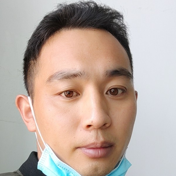 单薄放弃外套的照片