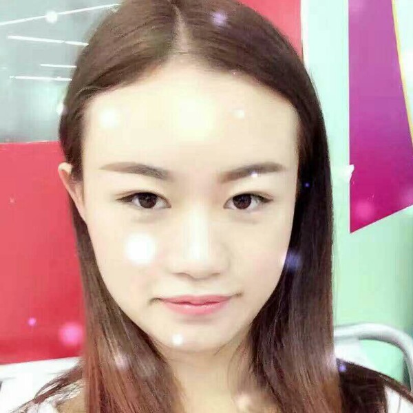 爱听歌漫步树叶的照片