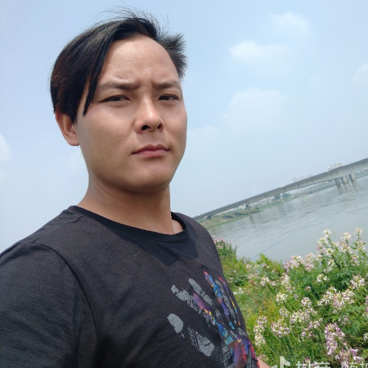 吕良学的照片