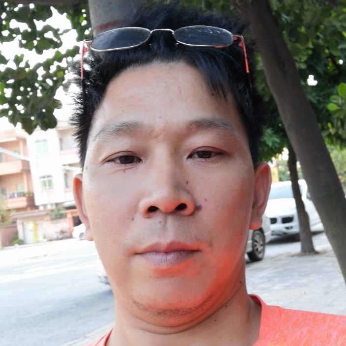 漠然的路人的照片