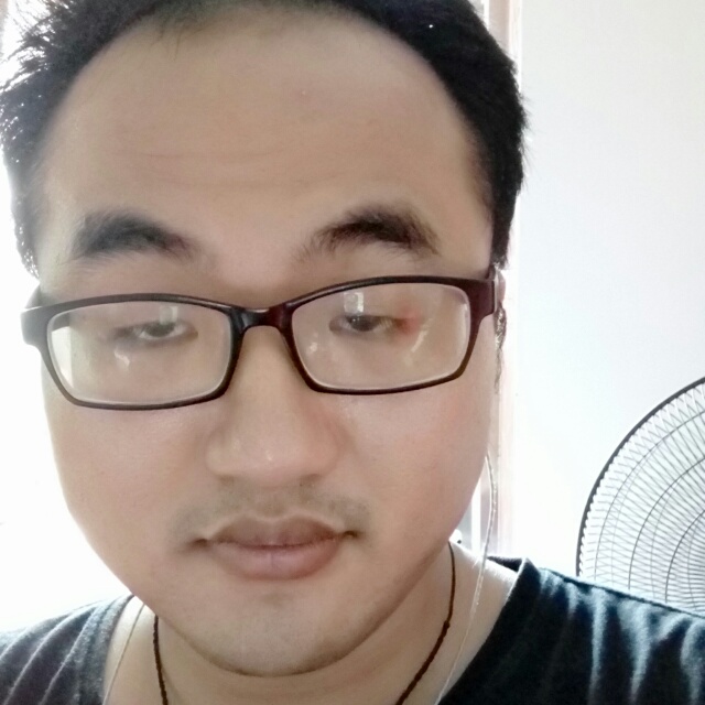 香烟深拥害羞的照片