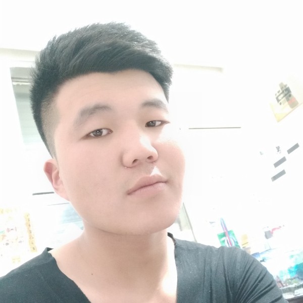 庄乾龙的照片