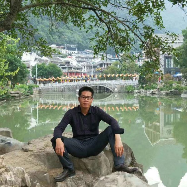 爱笑回首月亮的照片