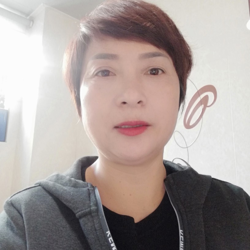 小鸽子凝眸拉长的照片