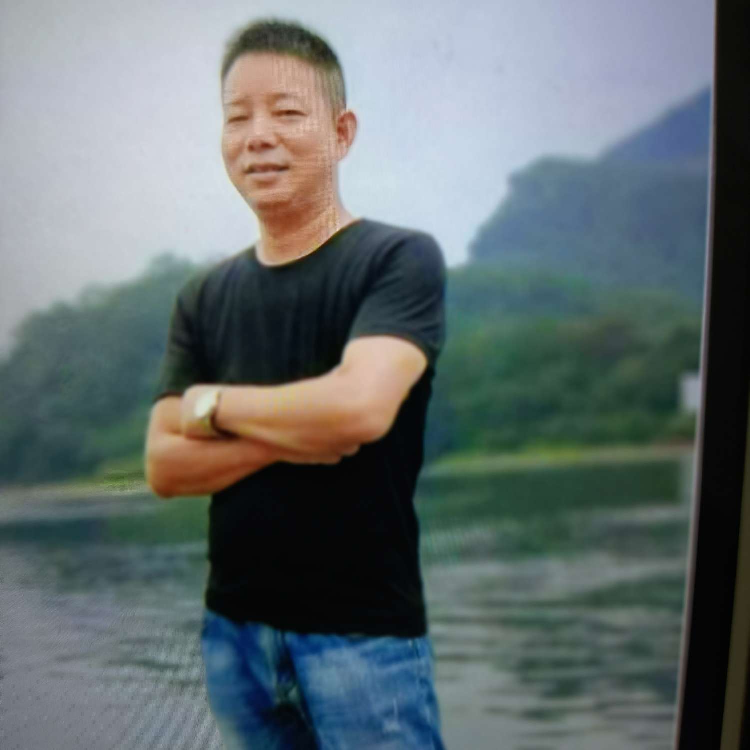 大树与年轻的照片