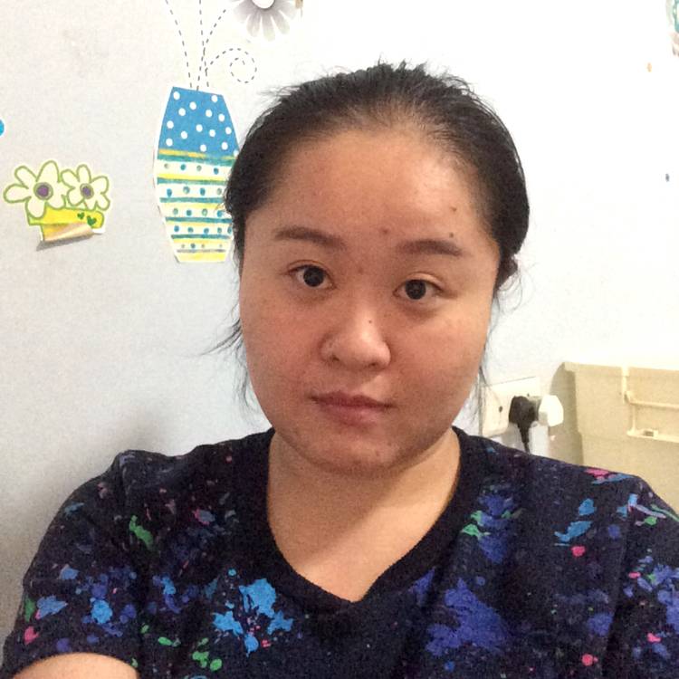 身影回首烂漫的照片