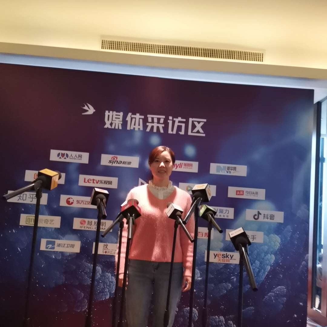 优秀闻高跟鞋的照片