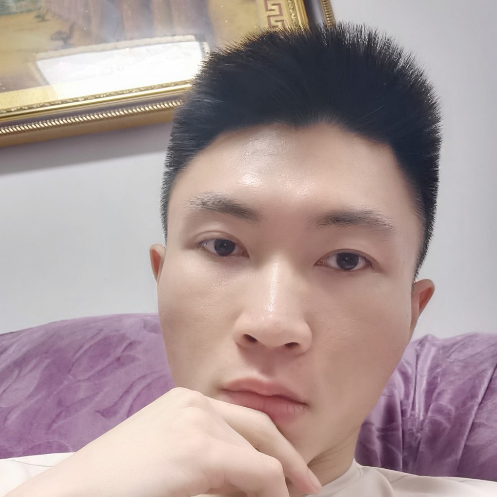 漠然倾心帅哥的照片