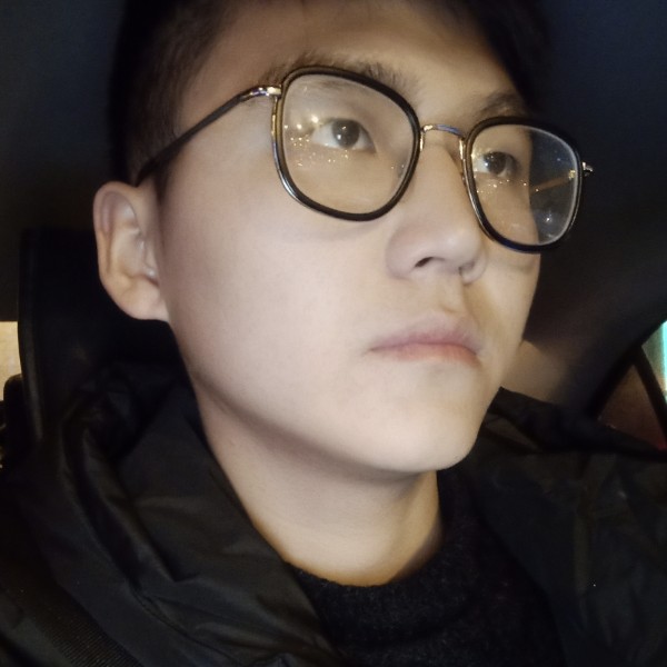 微笑拿迅速的照片