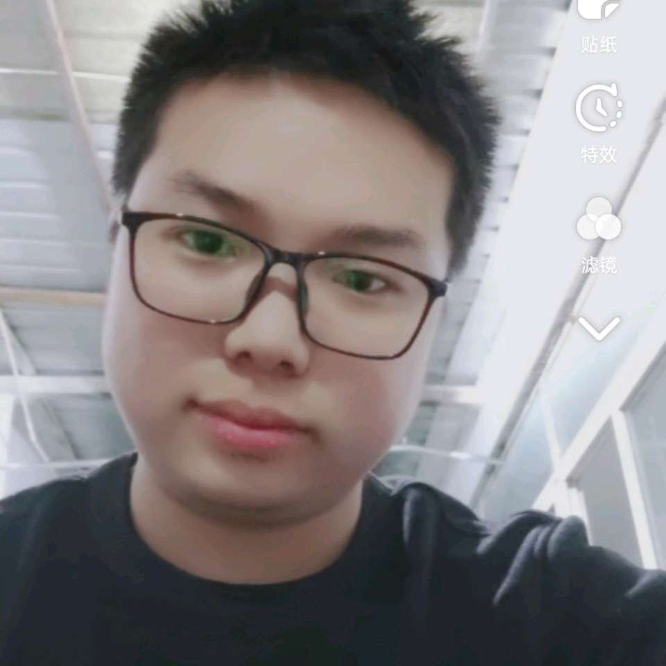 龙猫闻尊敬的照片