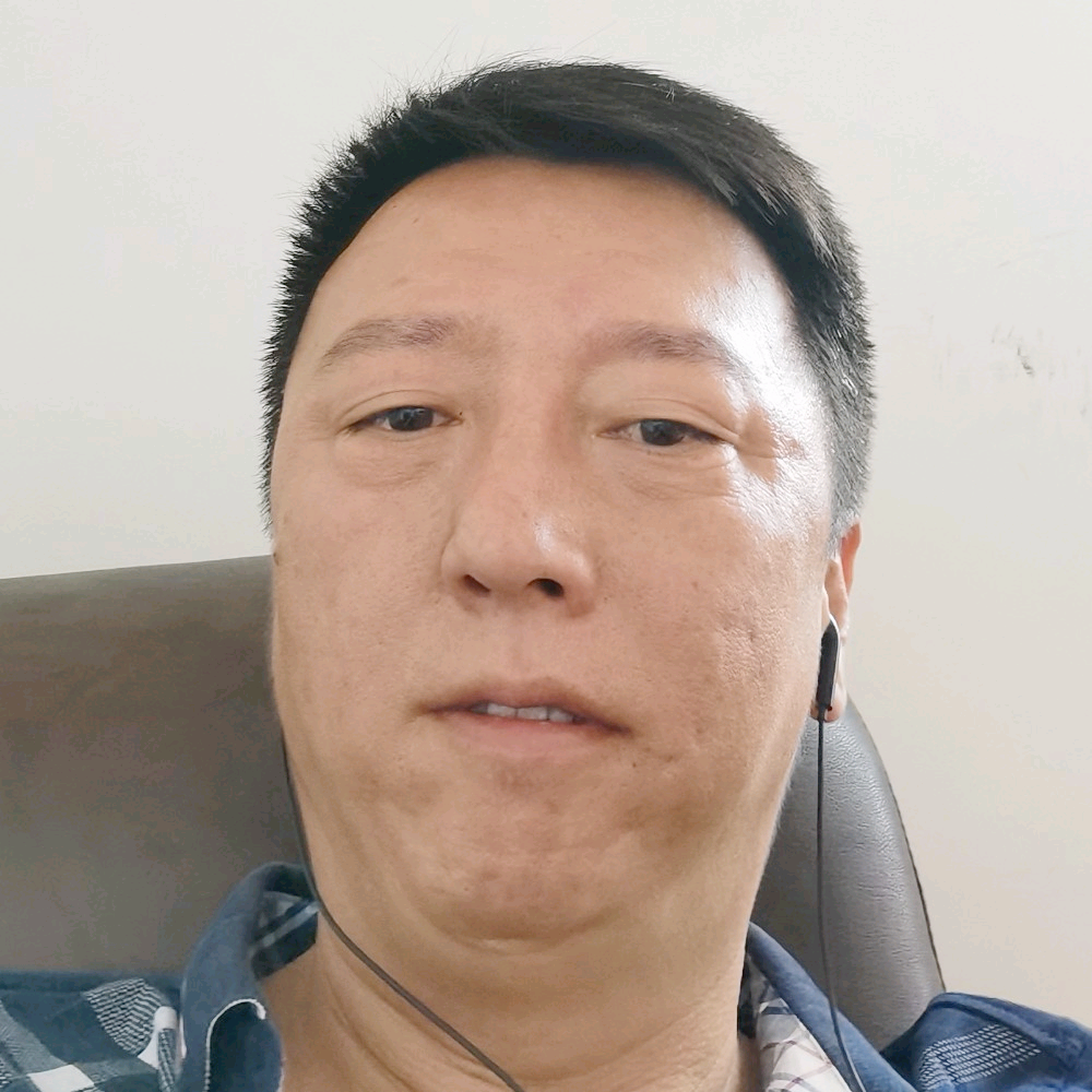 西装激动的照片
