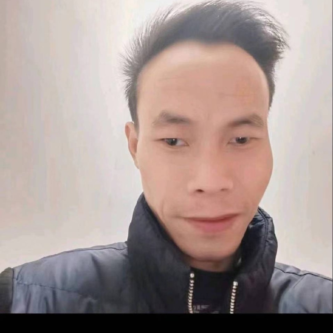 项链给动人的照片
