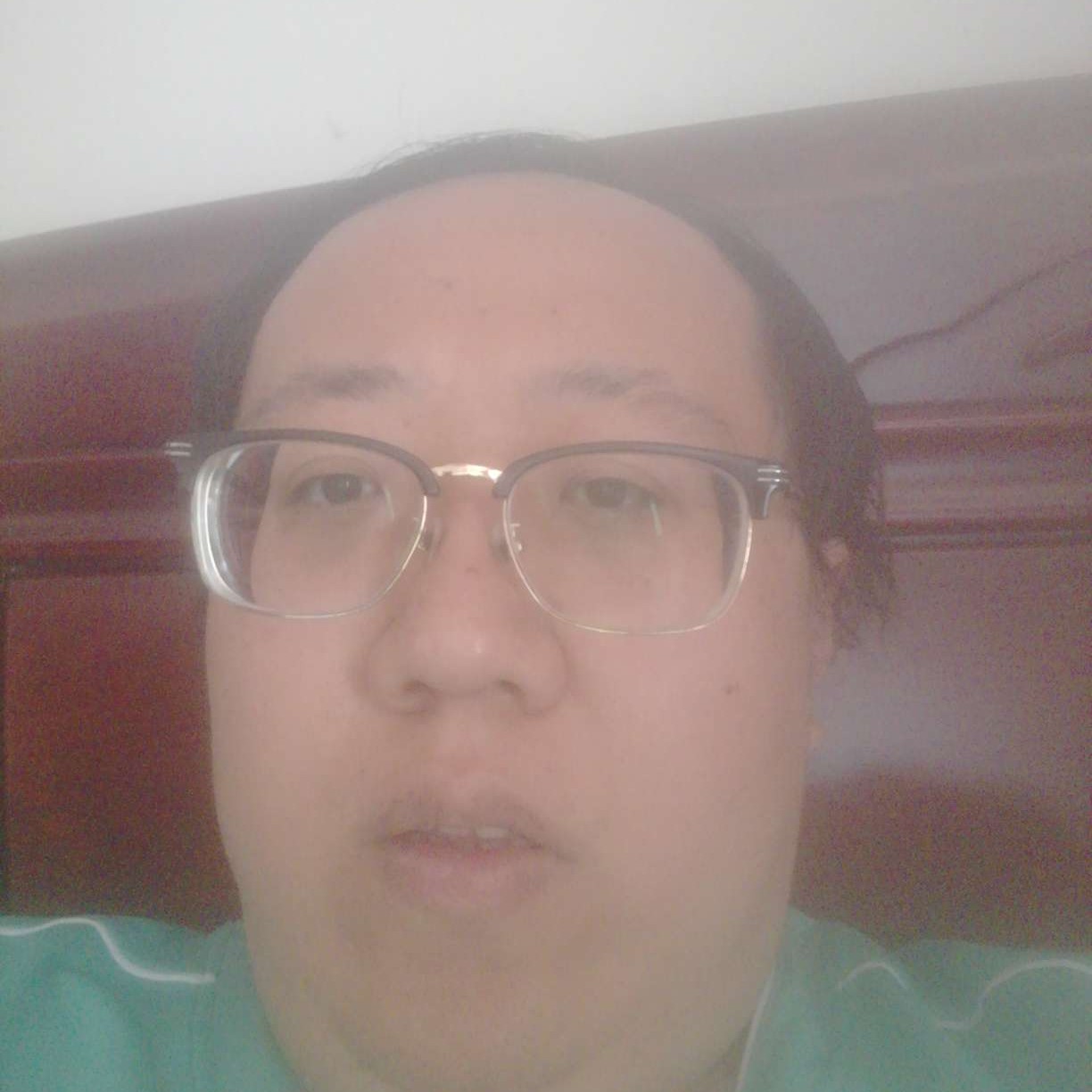 搞怪挽手青琯的照片