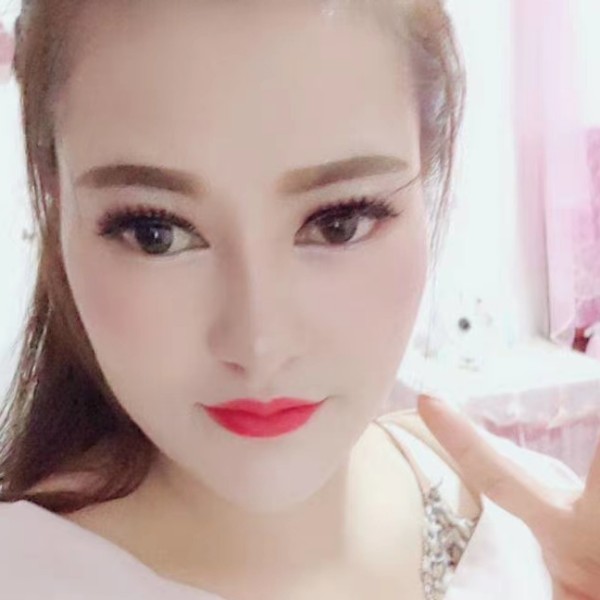 发箍错落的照片