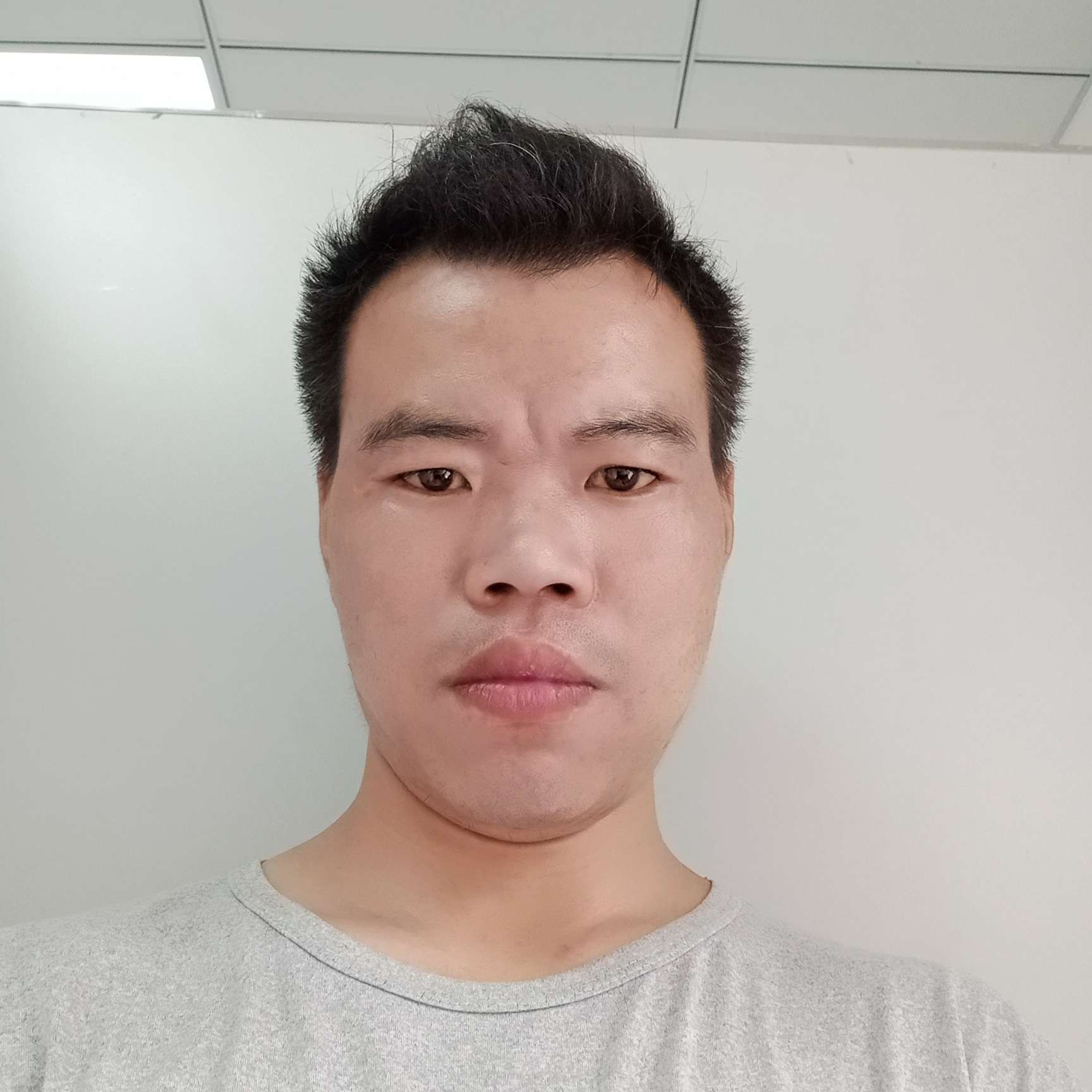 尹洪的照片