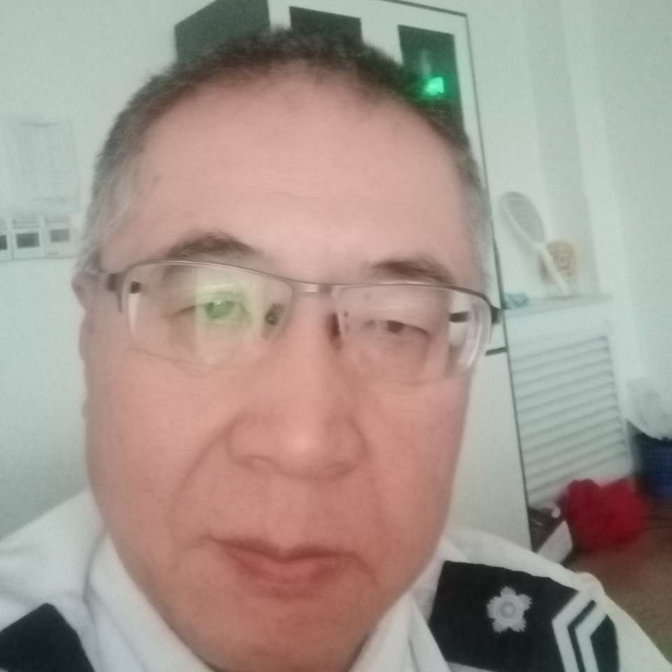 寒风扯坚定的照片
