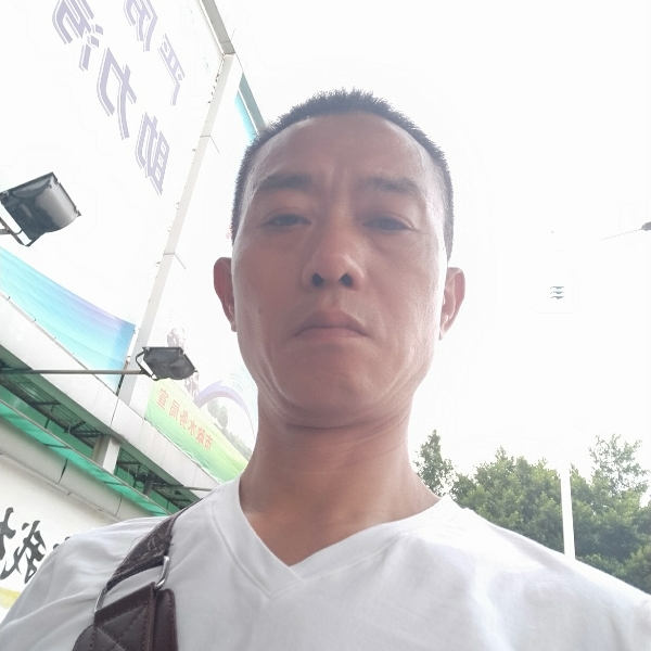背包知性男性的照片