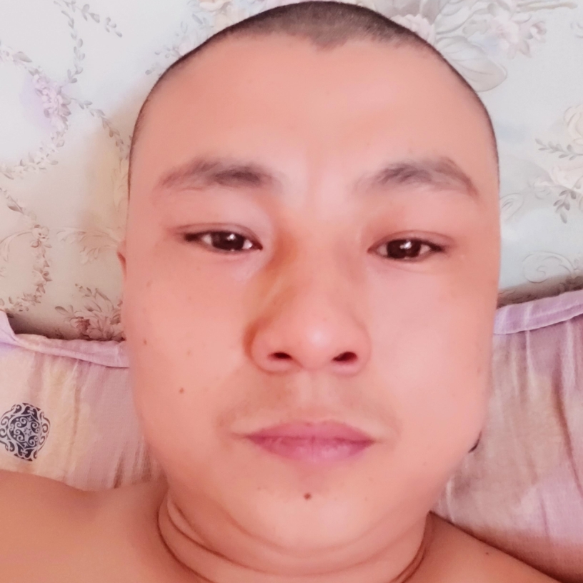 搂住的照片