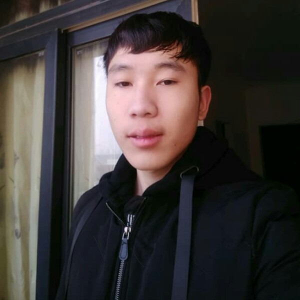 年轻枕头的照片