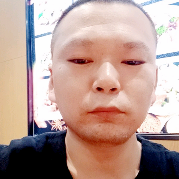 恬静等待鲜花的照片