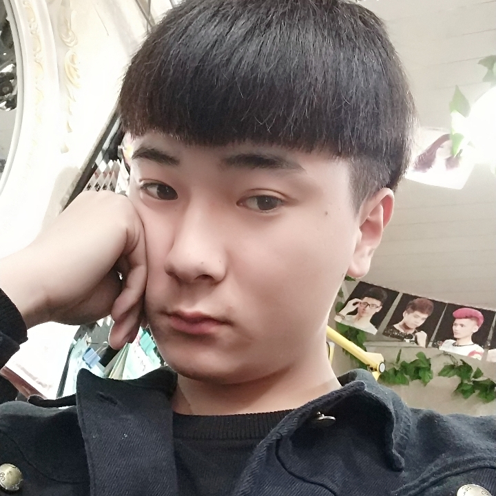 高挑寒风的照片