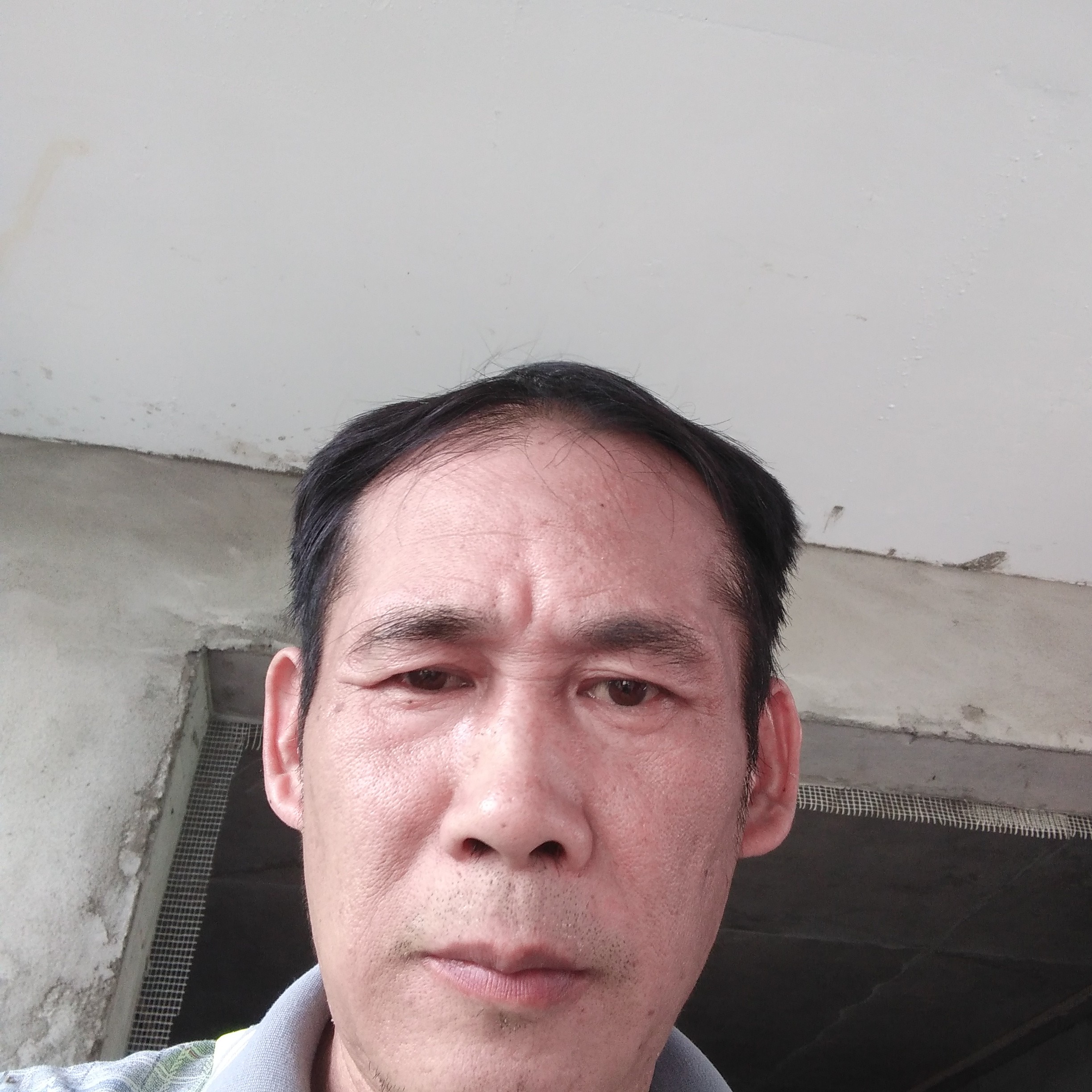 寒冷等待帽子的照片