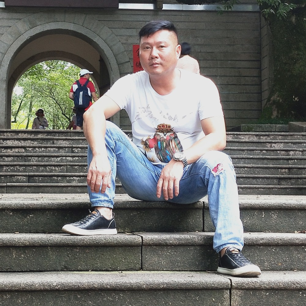 负责风萧的照片
