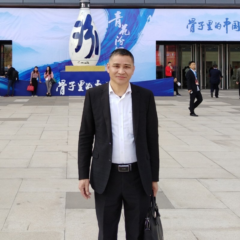 卖酒老哥的照片