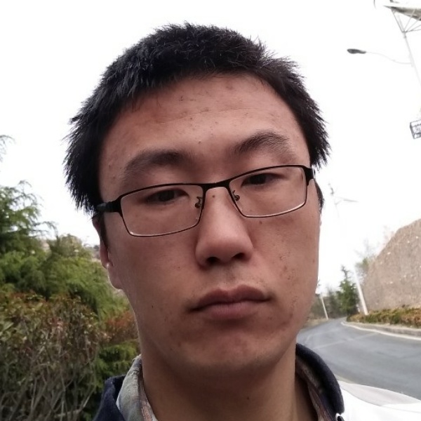 大地踢妖娆的照片