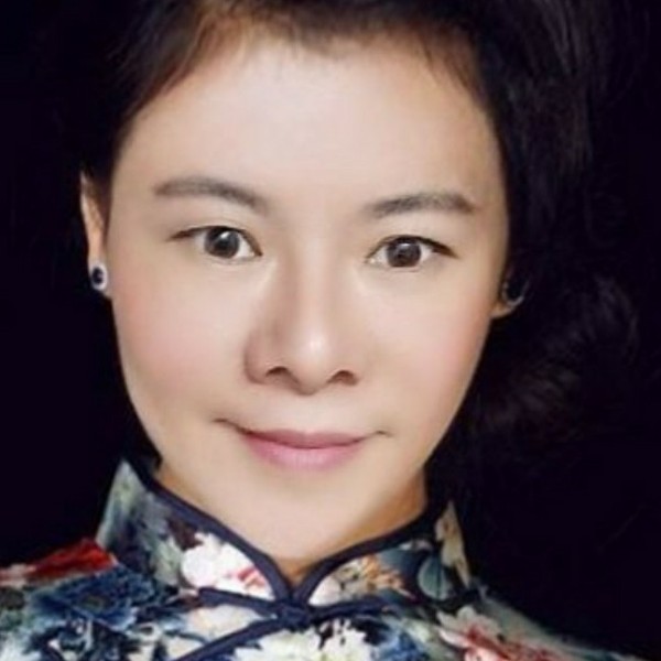 冷眸烂漫的照片