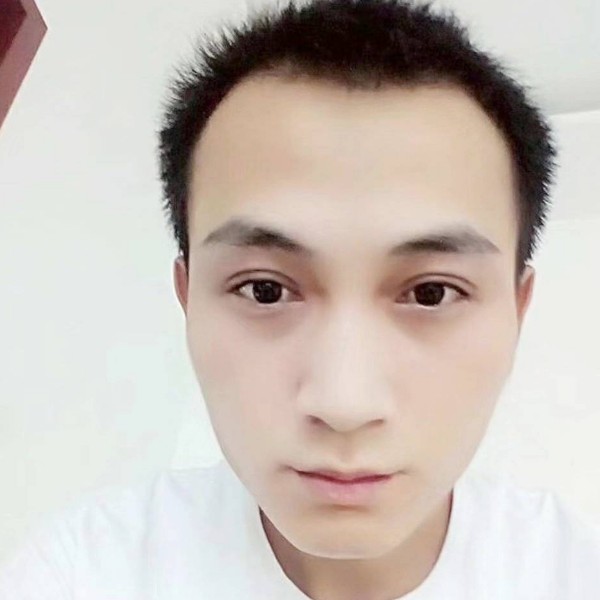 强健回首往事的照片