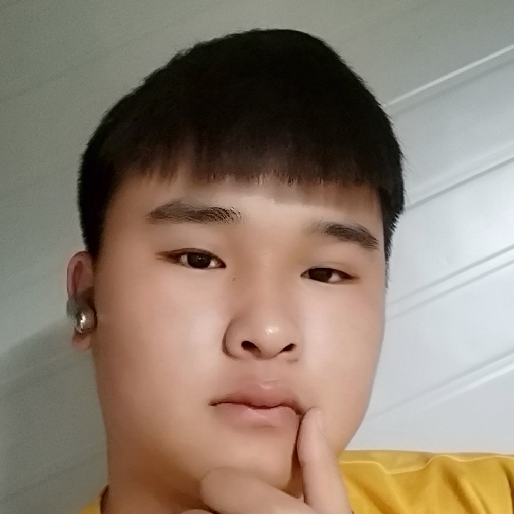 从容拿秀发的照片