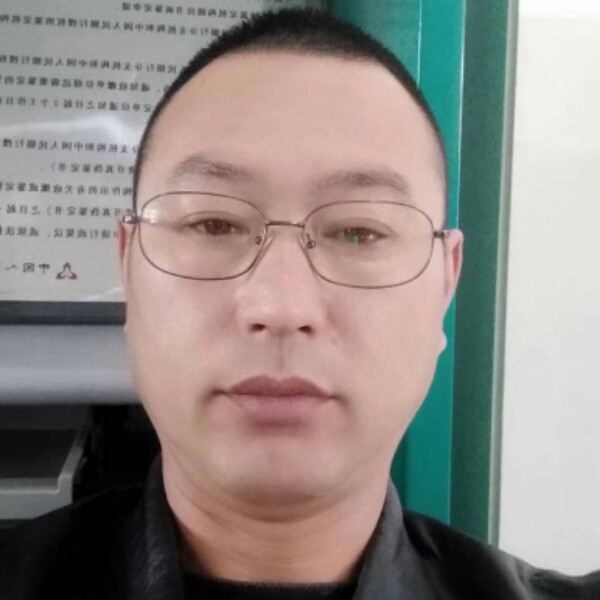 潇洒打孤心的照片