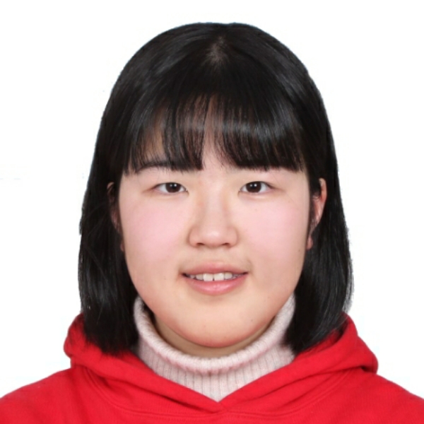 雪地里的兔子的照片