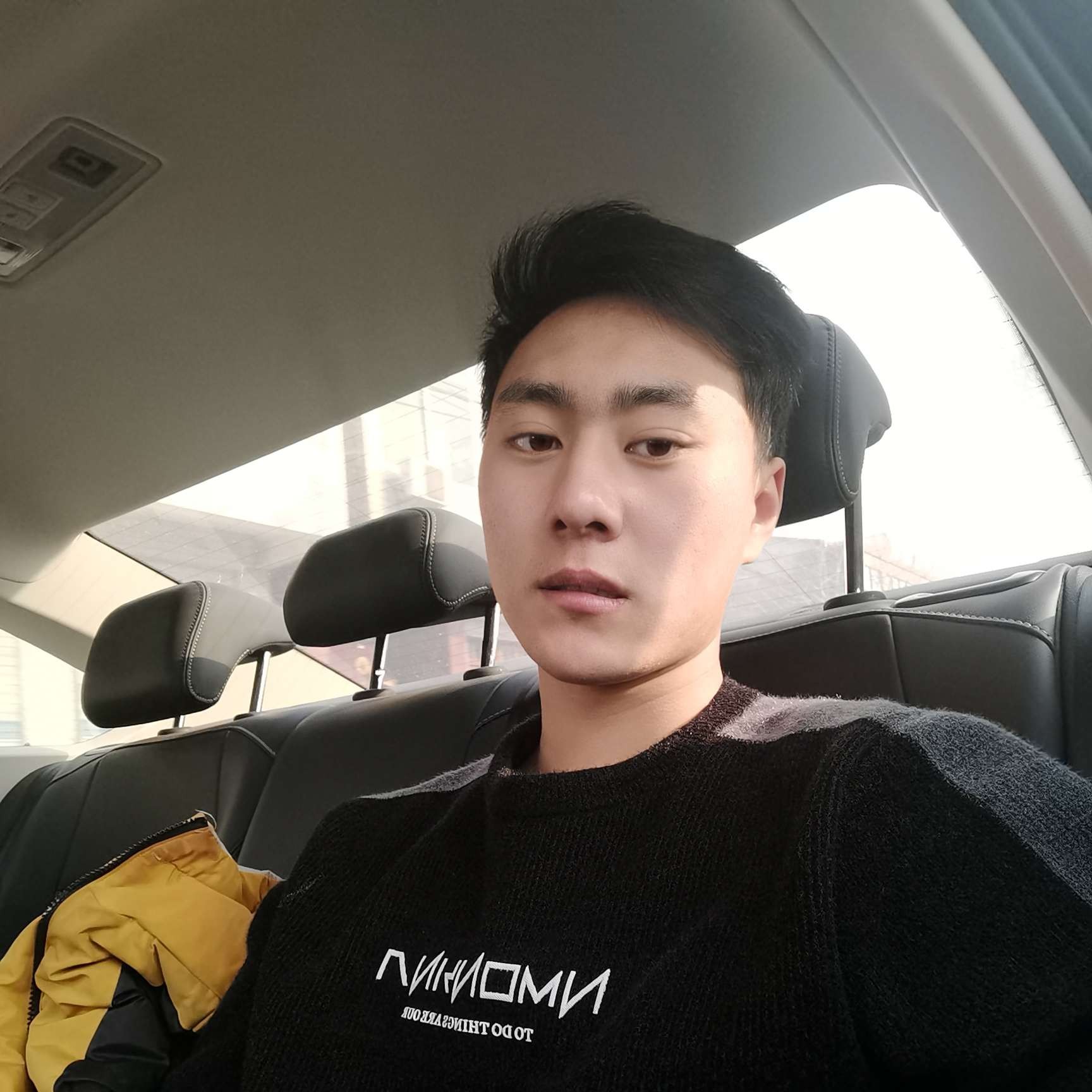 醉熏挽手少女的照片