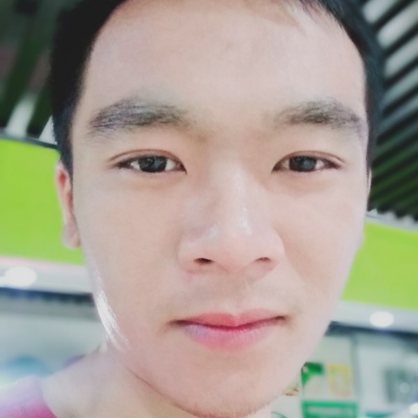 我要的是你在跟谁的照片