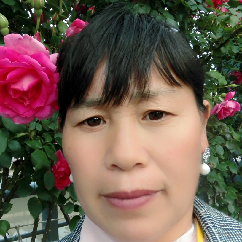 霓裳踏实的照片