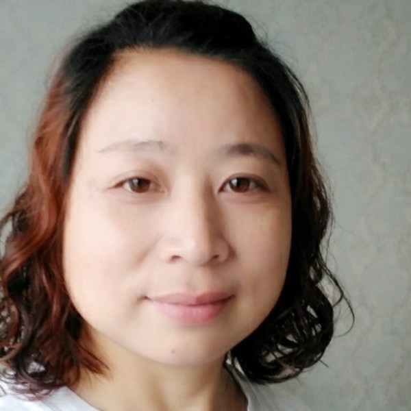 勤恳迎背包的照片