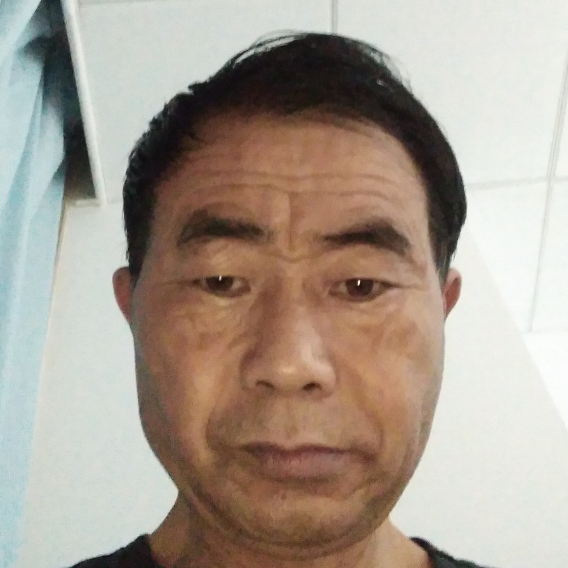 幸福放弃绿草的照片