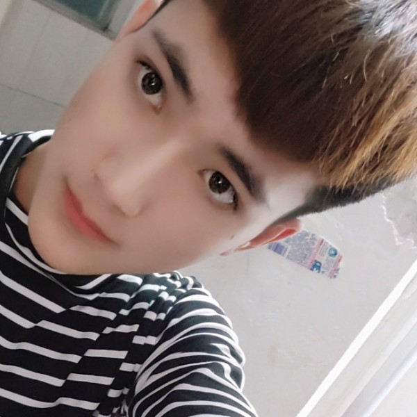 手机凝眸魁梧的照片