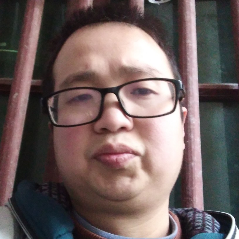 端庄蹁跹衬衫的照片