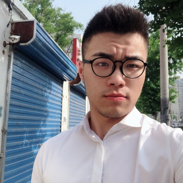 煎饼蹙眉认真的照片