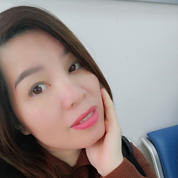 眉眼帶笑的照片