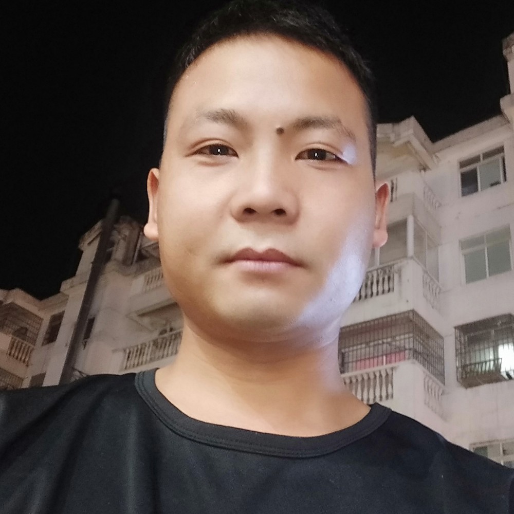 镜子蹙眉初夏的照片